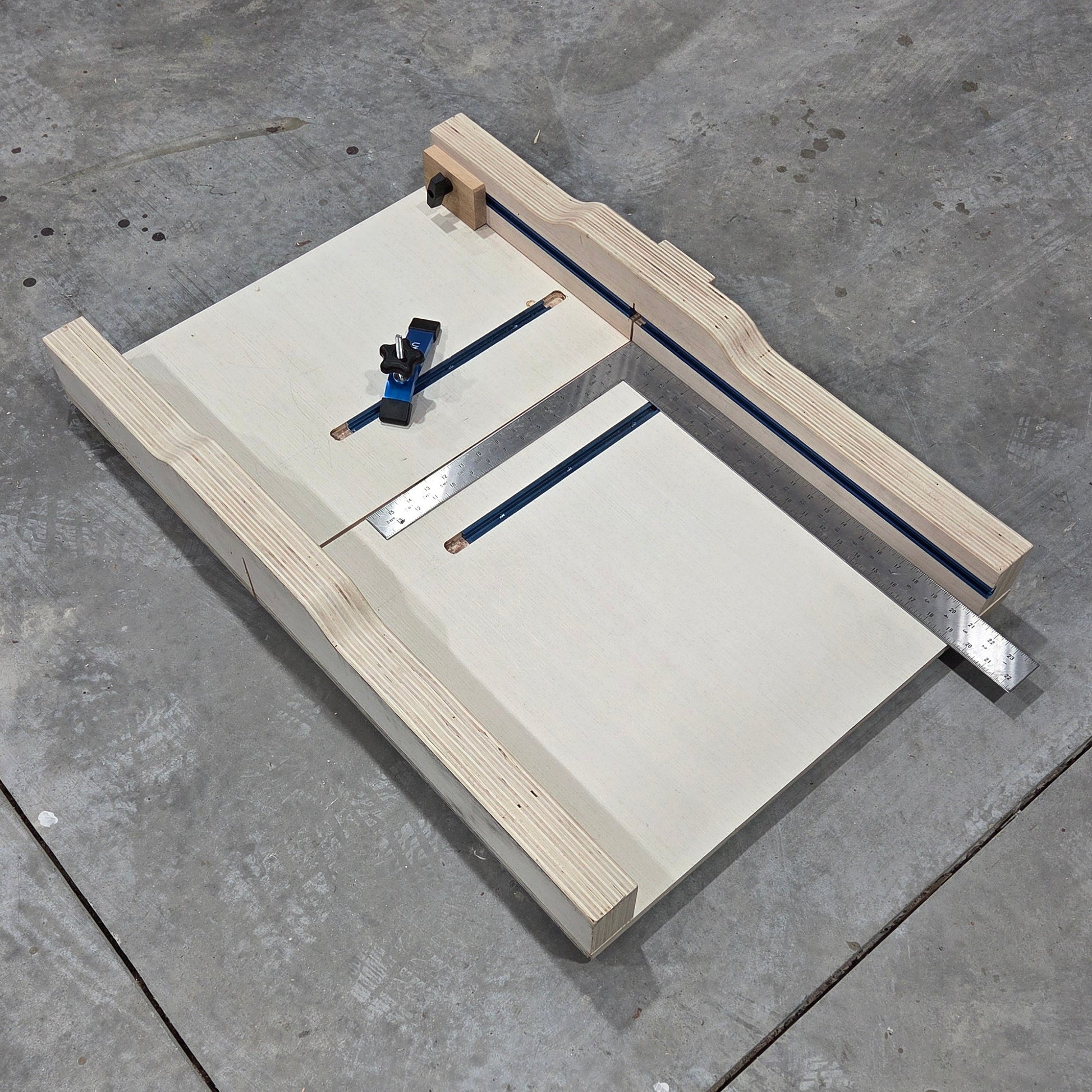 Crosscut sled for table saw