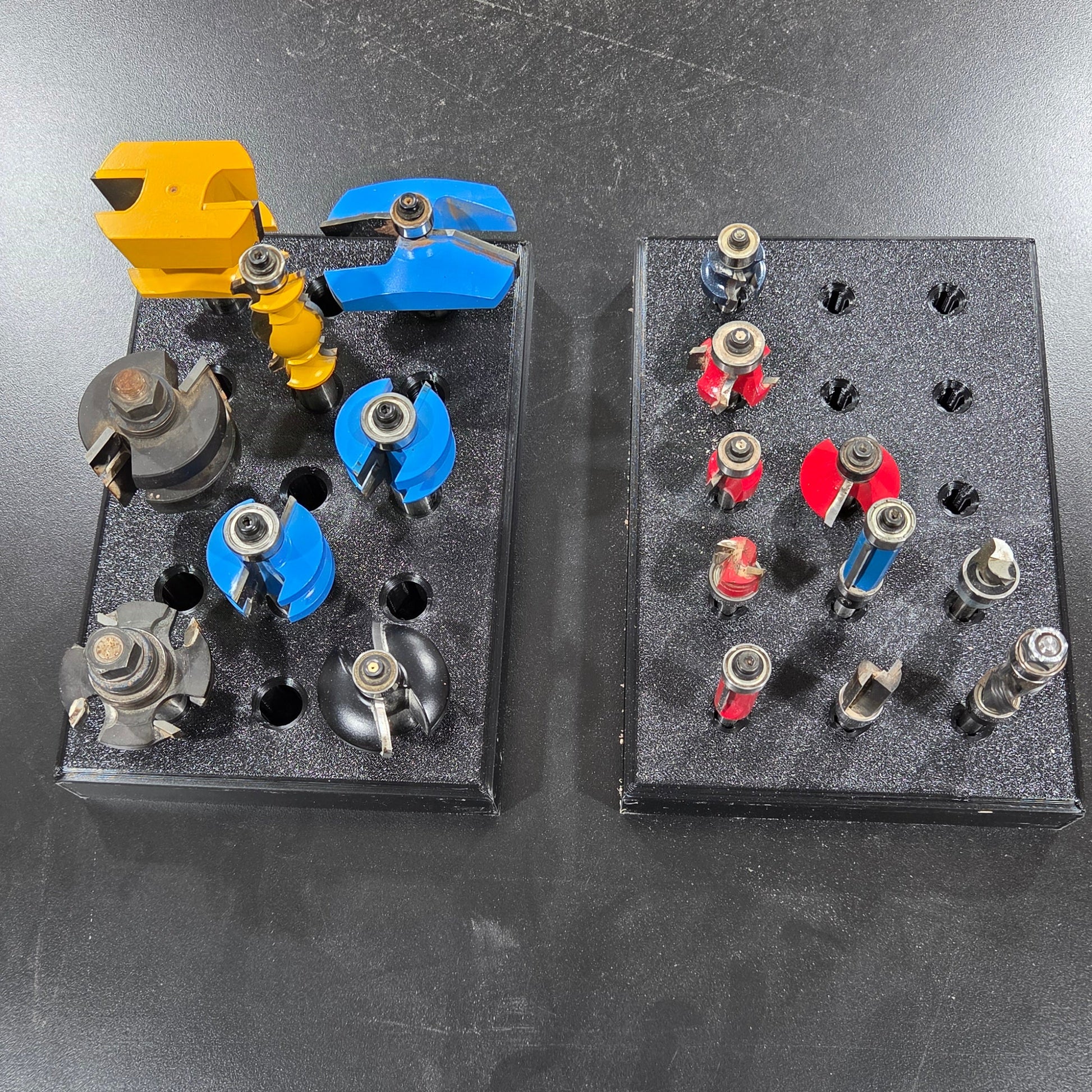 Router bit storage trays with bits